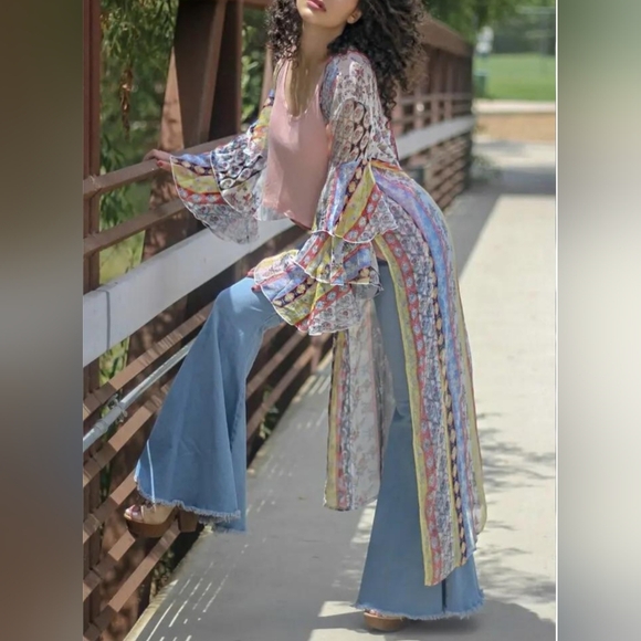 Bali Vacay Kimono - Picture 1 of 4